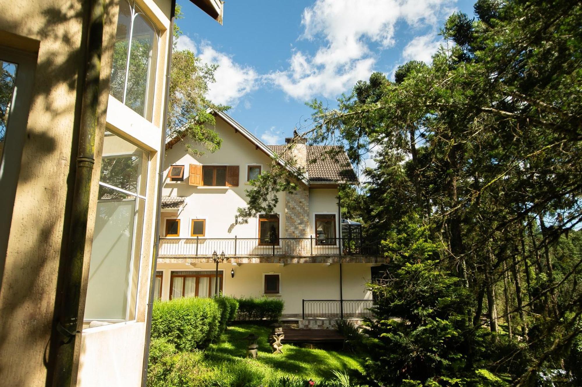 Hotel Araucaria 4*